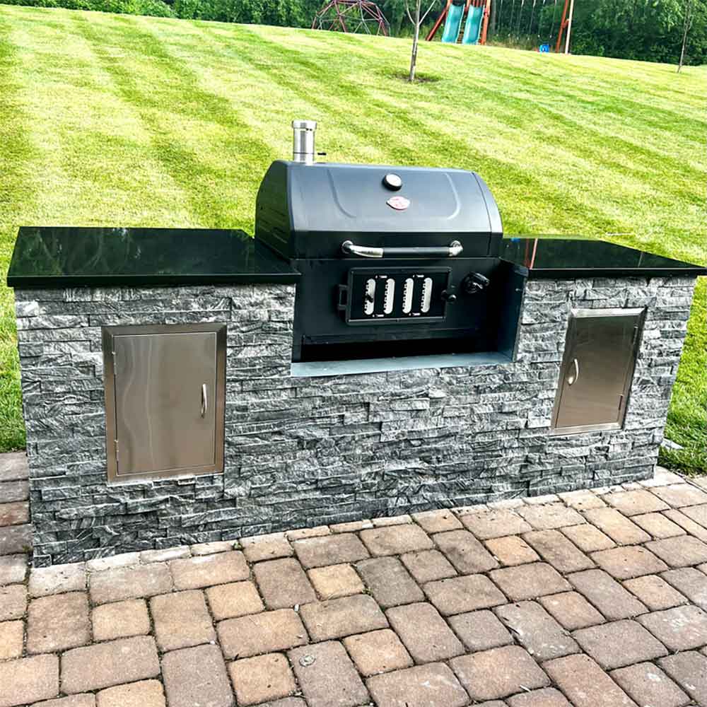 Outdoor Kitchen & Entertainment Area